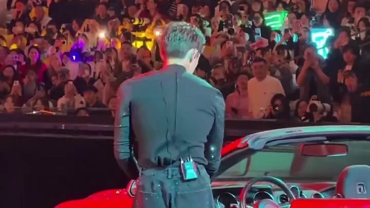 黄景瑜不一脚关车门有点不适应