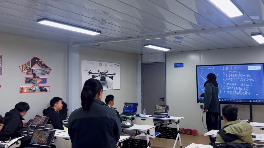 学无人机就来大成航空