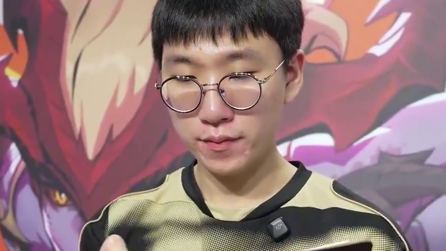 GALA：希望下一场也能顺利赢下来！ 

Ruler：经常和GALA在健身房遇见 

 ​​​