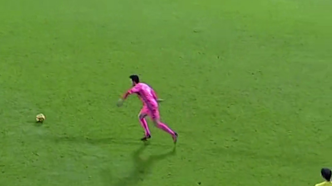 门将：前锋都闪开，让我给你们上一课