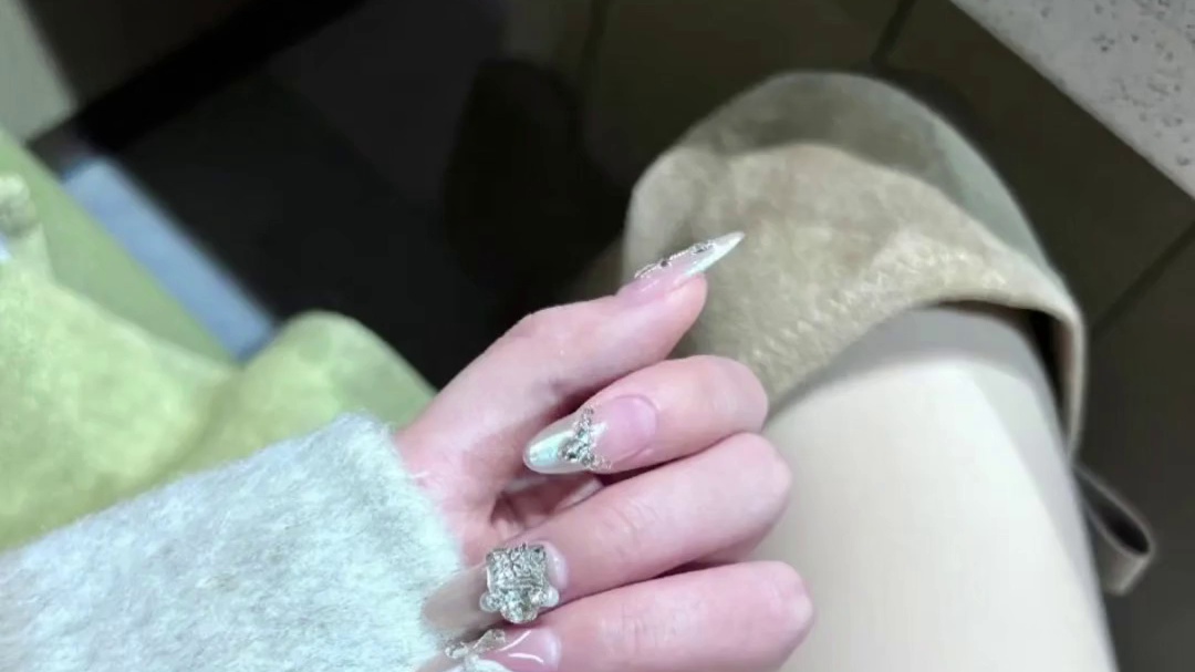 美甲要做长的 饭要吃大碗的