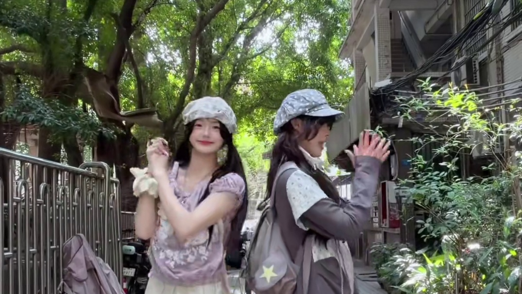 超适合和好朋友一起拍的舞！ 有跳错的致歉！
ootd穿搭