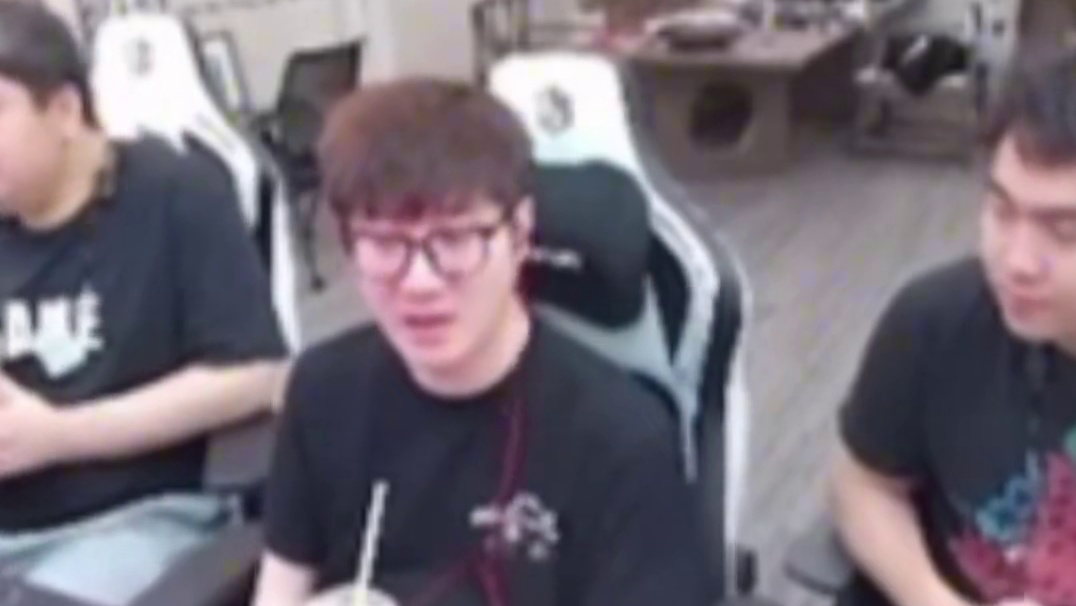 老白说EDG下赛季肯定会调整阵容 直言花200万在转会期买人 都很难去冲击4到6强