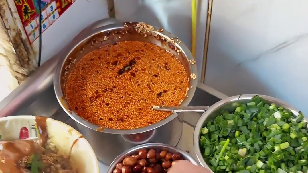 九块钱一份的麻酱米线，你们喜欢吃嘛