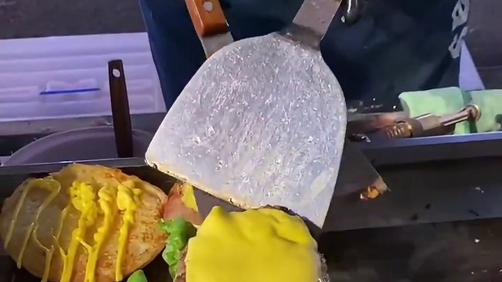 偶遇街头霸王牛肉汉堡，46一个，安格斯谷饲牛肉，吃起来巨爽！！！