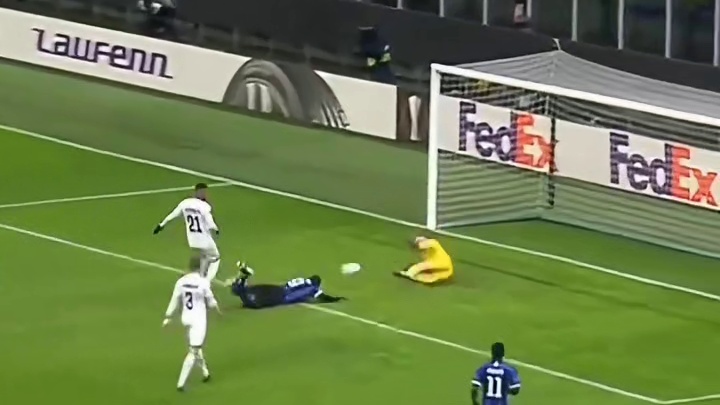 不该你进的球，怎么踢都不许进