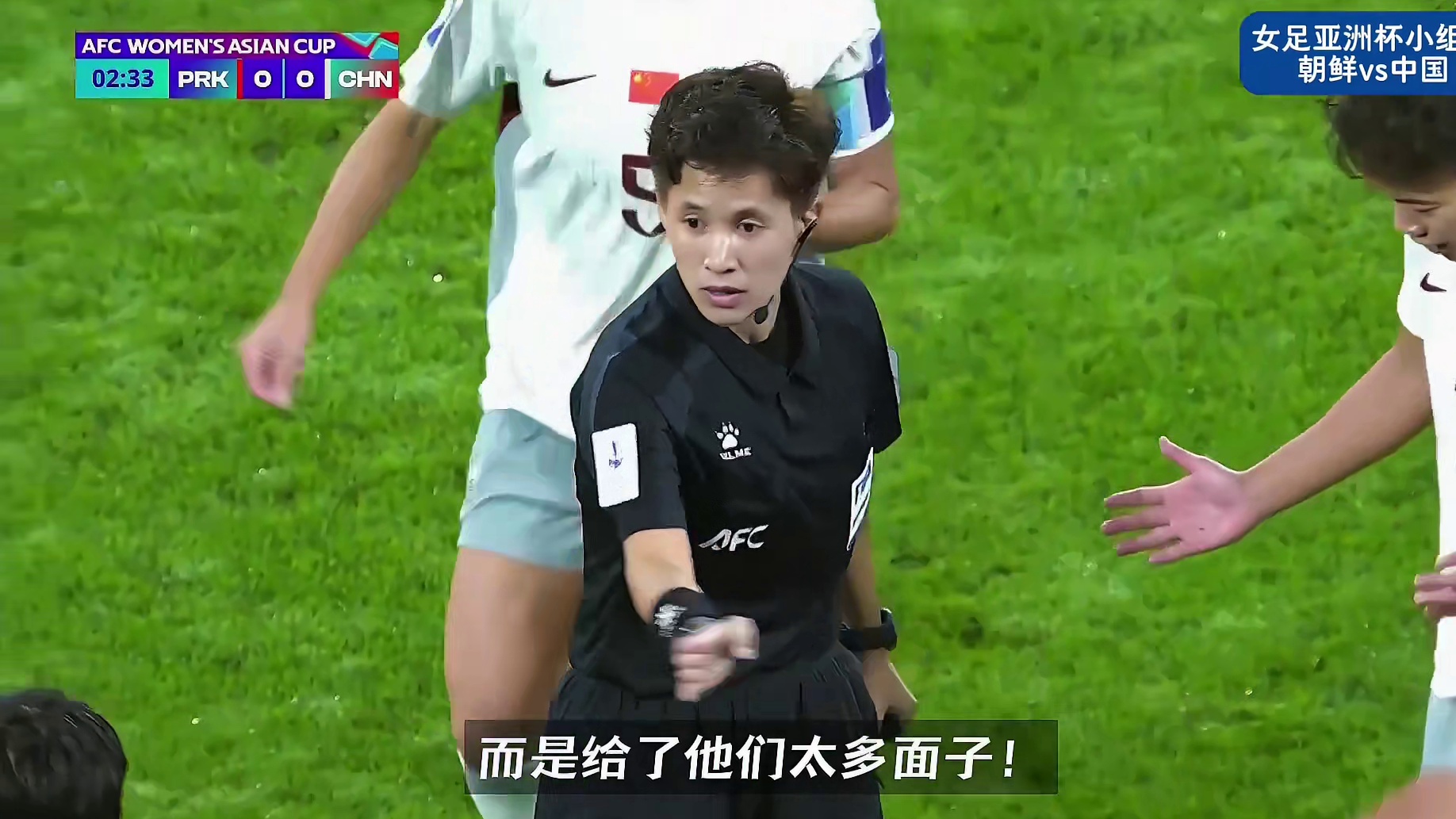 飞踹、罢赛、打脸，裁判忍了90分钟，最后1分钟实在不想忍了