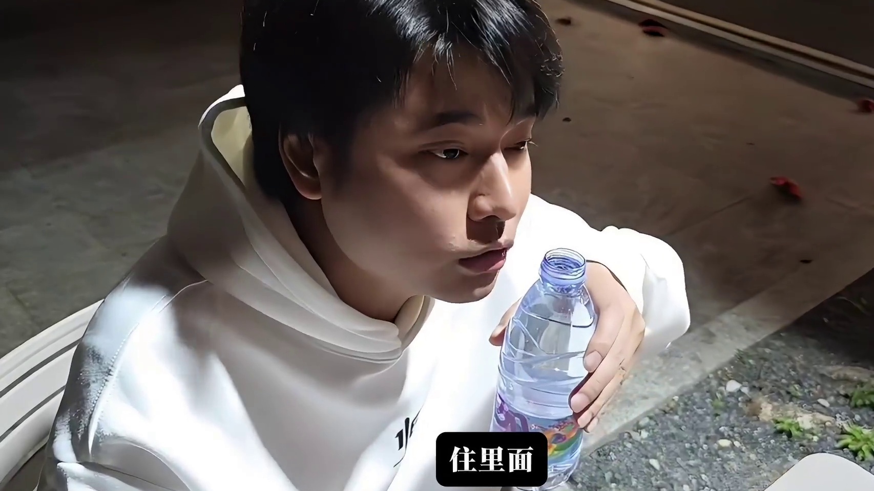 会长让团队住帐篷合理吗 健康宣誓现场看呆职场人