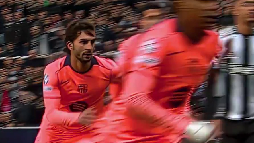 太执着于用左脚，很多球明明可以直接打门了还要调整到左脚打远角