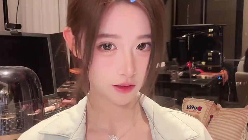 花碎花不笑的时候脸很臭，不是不高兴2026.03.21