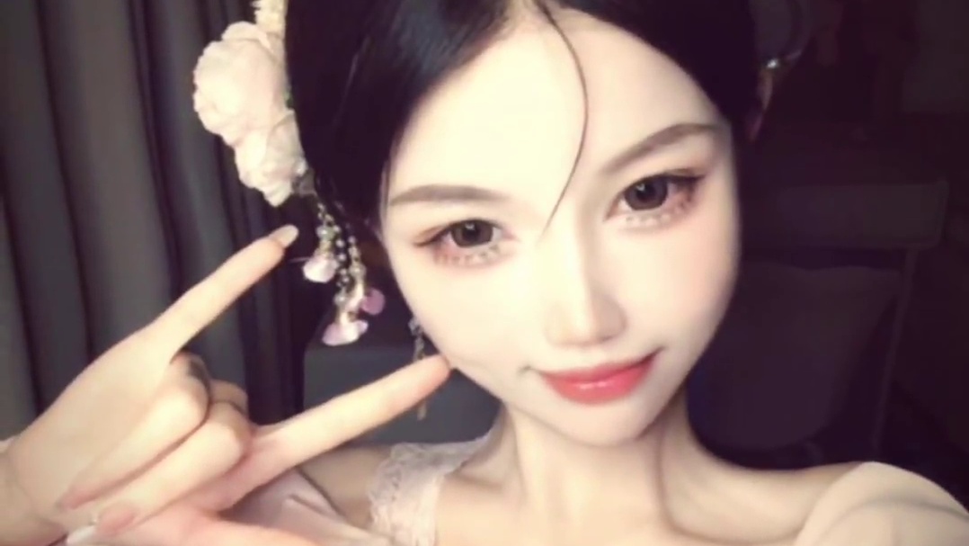 甜妹在线求带！三角洲里只会躲，超听话~