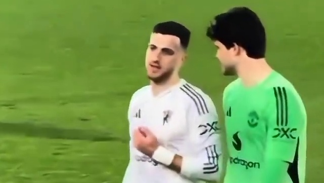 曼联2-2伯恩茅斯，赛后曼联门将拉门斯与达洛特交流比赛