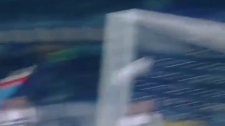 西蒙尼一脚精彩射门惊艳全场观众