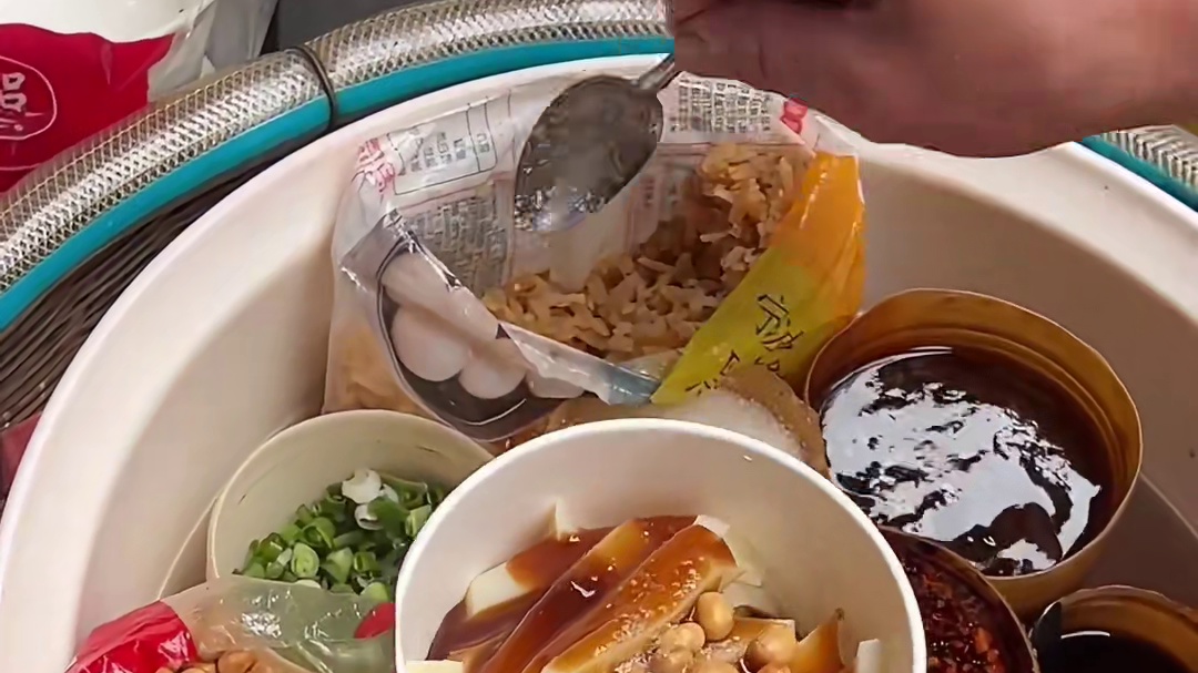 重庆扁担凉粉，又是被辣哭的一天！