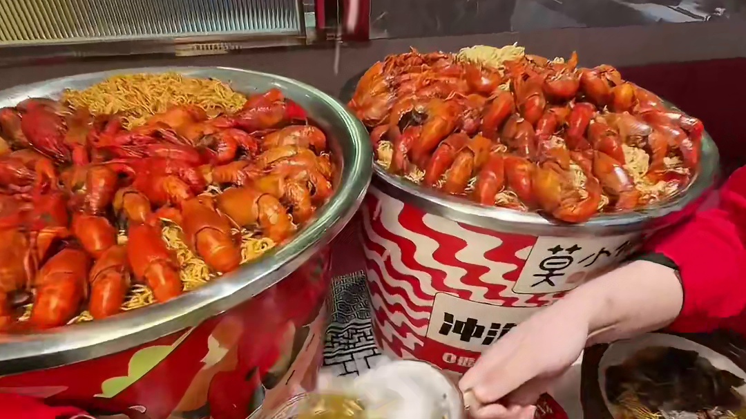 合肥巨无霸龙虾泡面桶！这么大你真的不要命啦！根本吃不完…