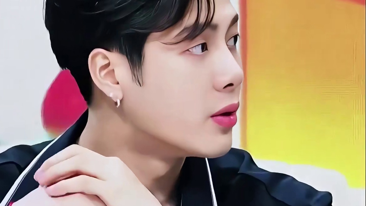 王嘉尔的口红色号大揭秘