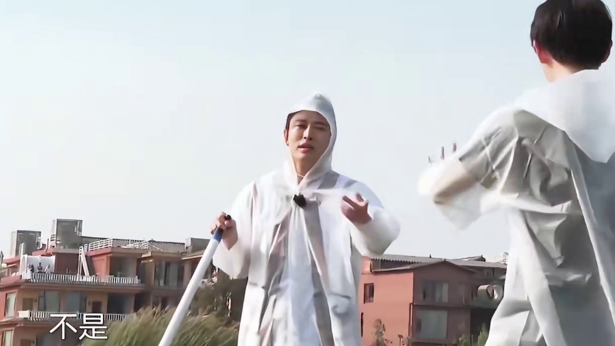 见过伤口撒盐的，没见过划开伤口在撒盐的