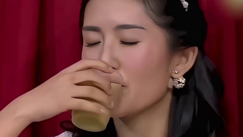 娜姐真的会喝完一整杯吗