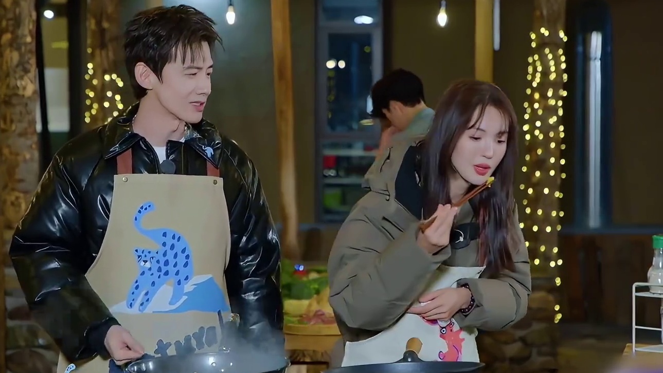 白敬亭金晨俩人做饭各下各的毒