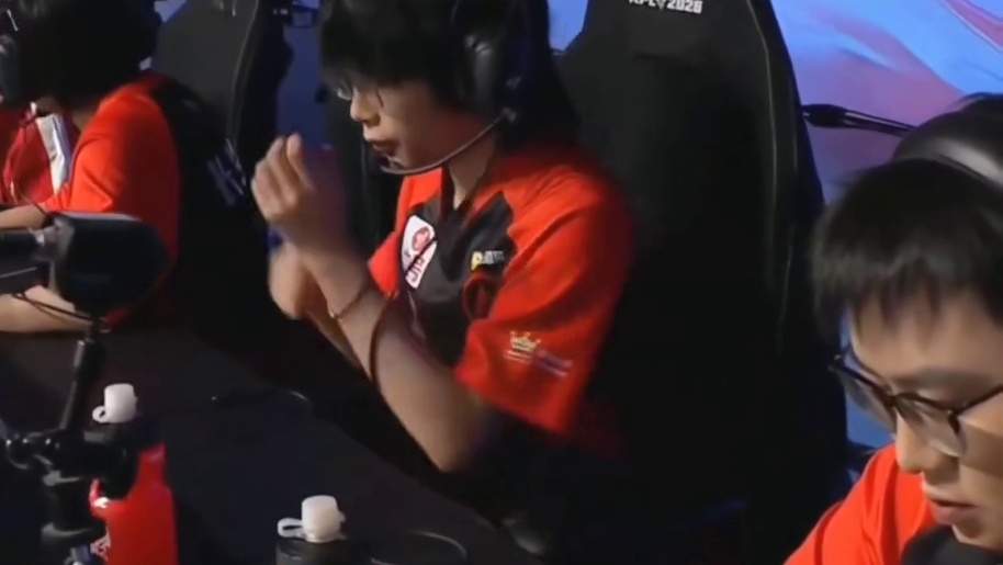 钟意你低头那一刻是在想一诺吗