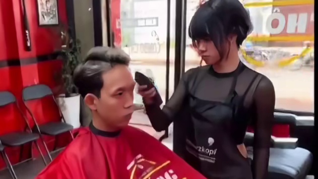 小姐姐都笑了  ​
