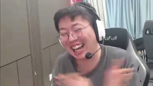 弹幕狂刷聪慧落网！狂魔哥手舞足蹈！太宠粉了！