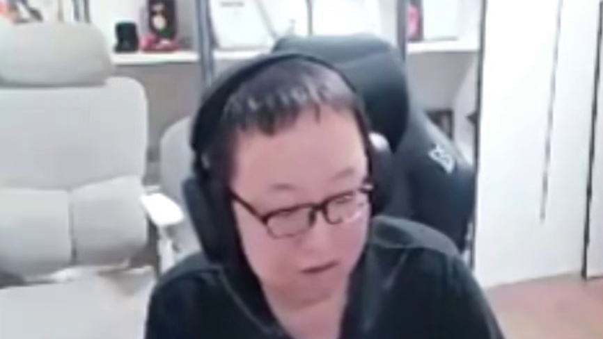 美黎现场解说带嘉伟节奏，绝迹说怪咖有很多节奏 ，但是解说的时候不敢说，就等这一天呢