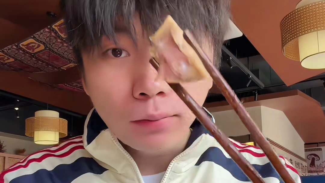 为了这一口。。。特意飞了趟丽江！ 云南做美食的朋友，也太会运用天然的香料，来料理美食了！