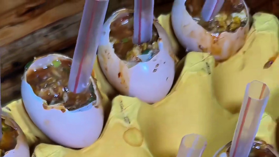 贵州特色折耳根烤鸡蛋，3块一个，有人一口气吃了30个