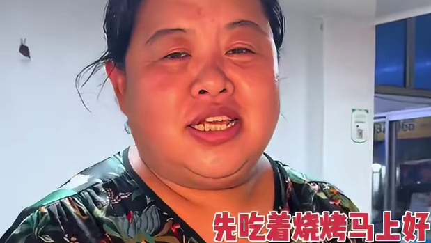 东北大叔烧烤 五百元点了一千多串 十个人吃不了 你们感觉值不值