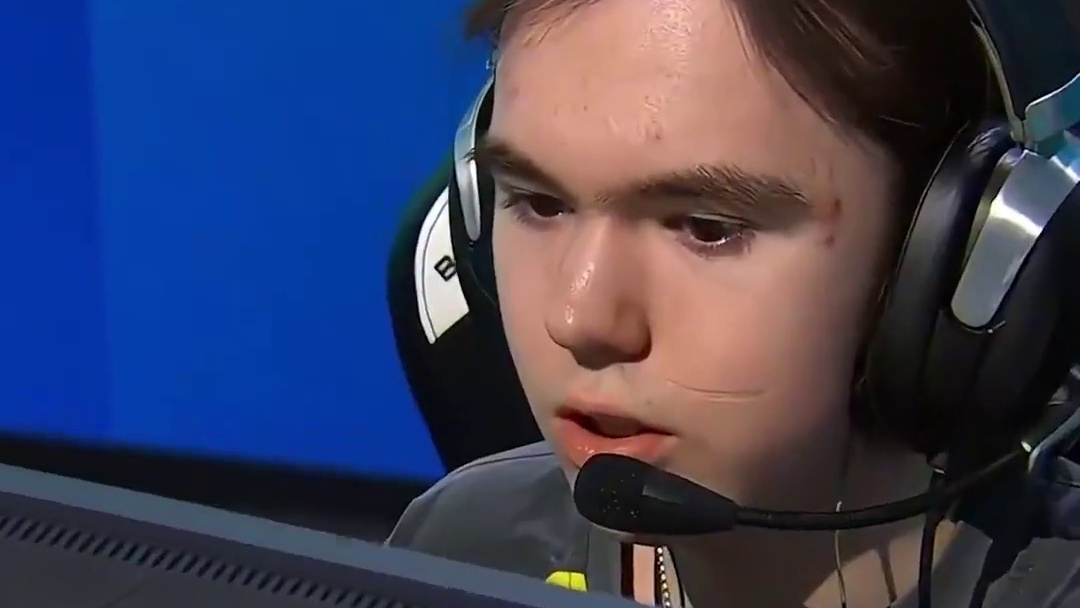 你们才是被donk包围的那三个