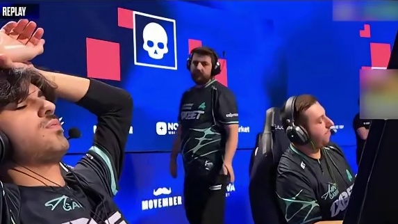 李神给大小狠人打崩溃了