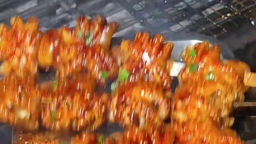 谁懂武汉街头这一口滋滋冒油的滚筒海鲜烧烤