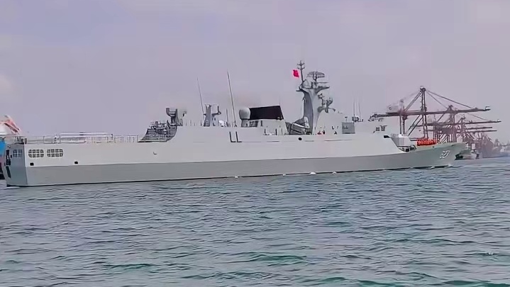 627恩施舰  ​​​