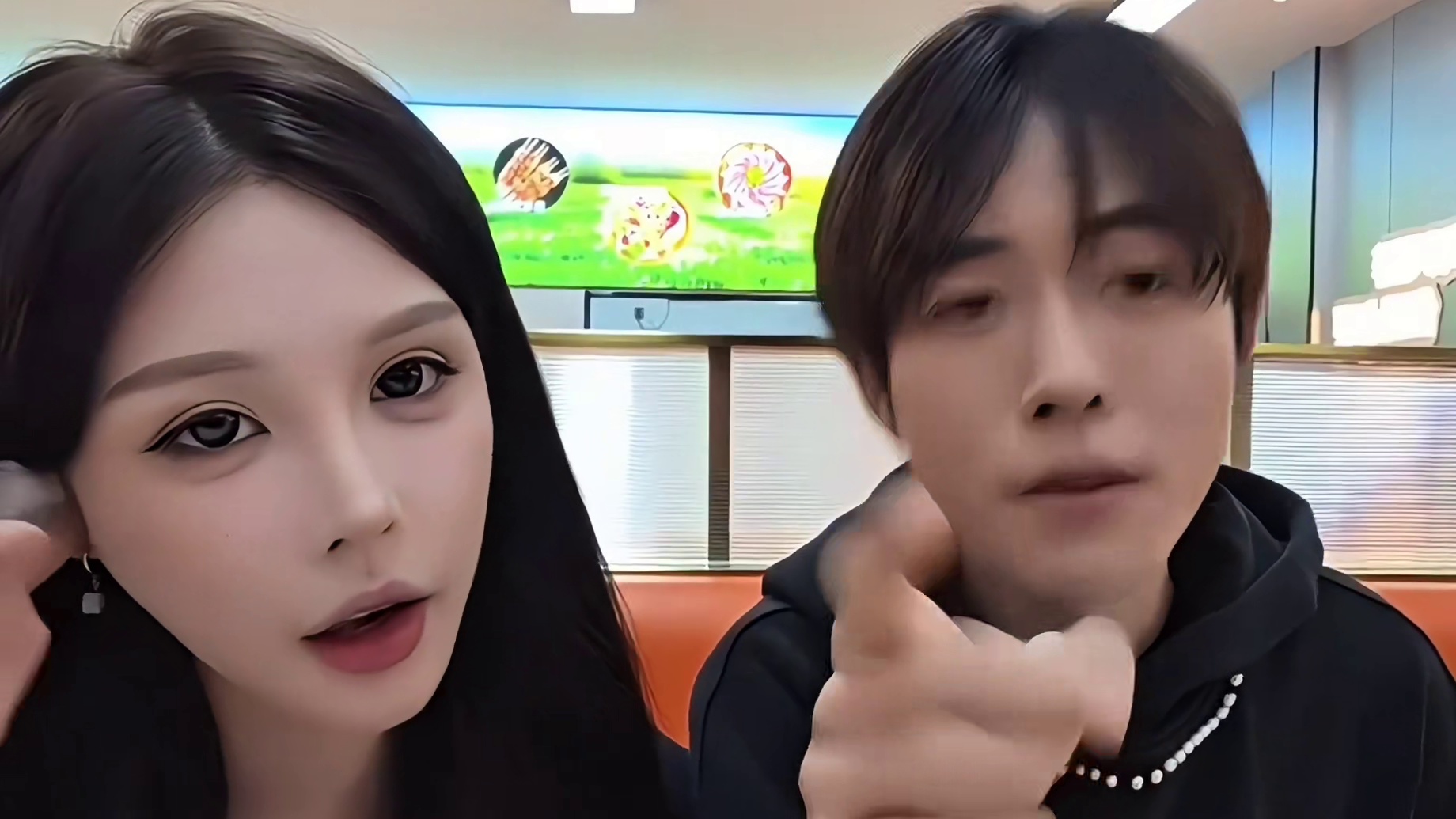 顶级摄影师子圣，带兄弟们看黑丝下的视角