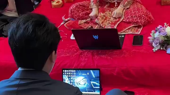 恭喜霜姐！新成员已经ready！打什么分路考虑一下 ​​​