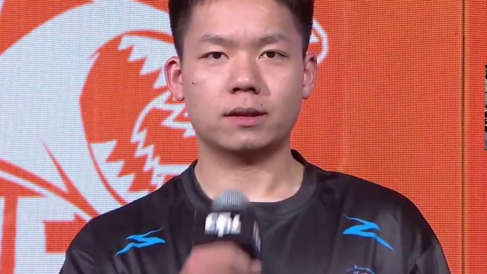 念旧不愧为采访届的泥石流，赛季总结一句原谅你了直戳老白肺管子