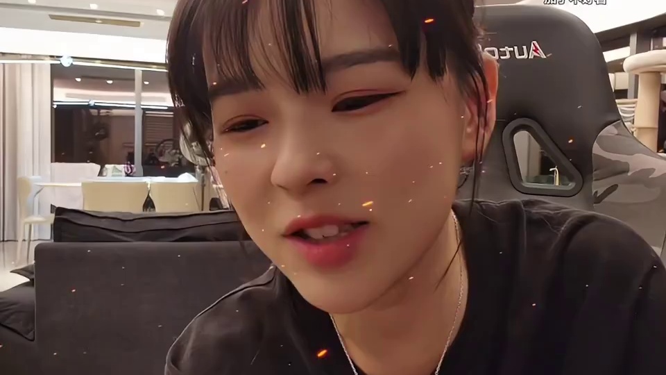 【沫子】永远不在家老板要求沫子陪玩 开启付费内容