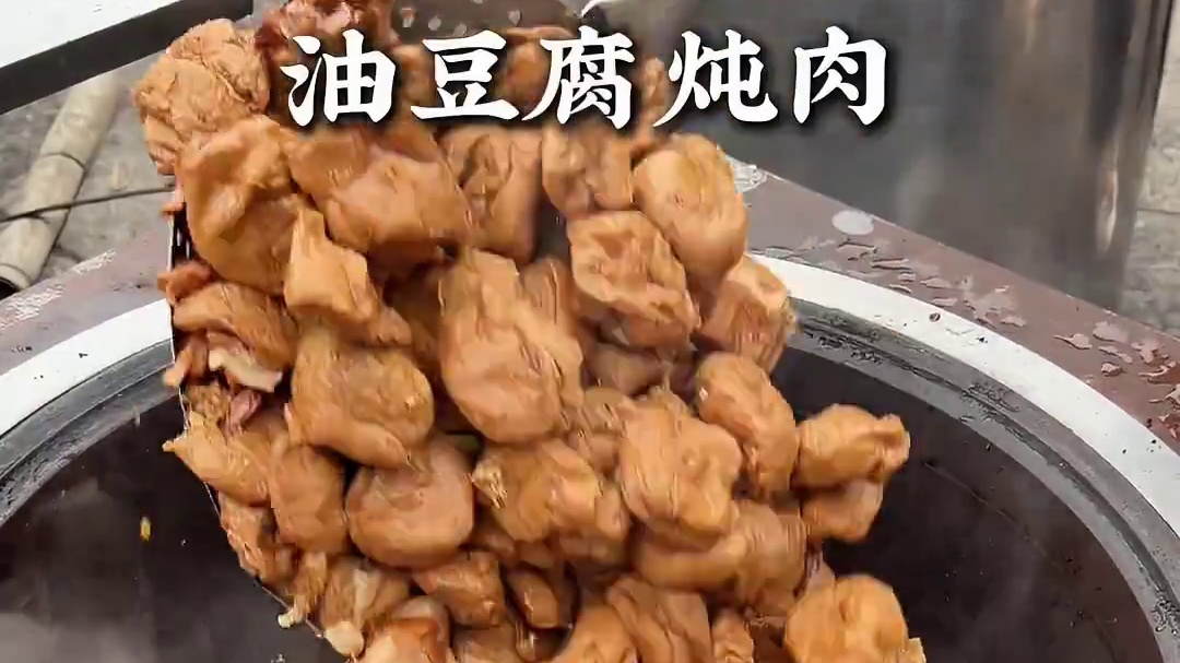 乡愁的具象化不过是一碗热气腾腾的年猪菜！