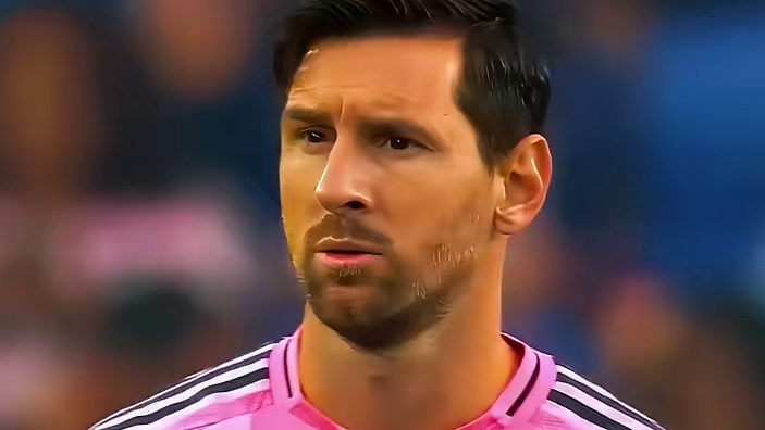 梅西1000大关指日可待，C罗彻底不敢退役了#足球