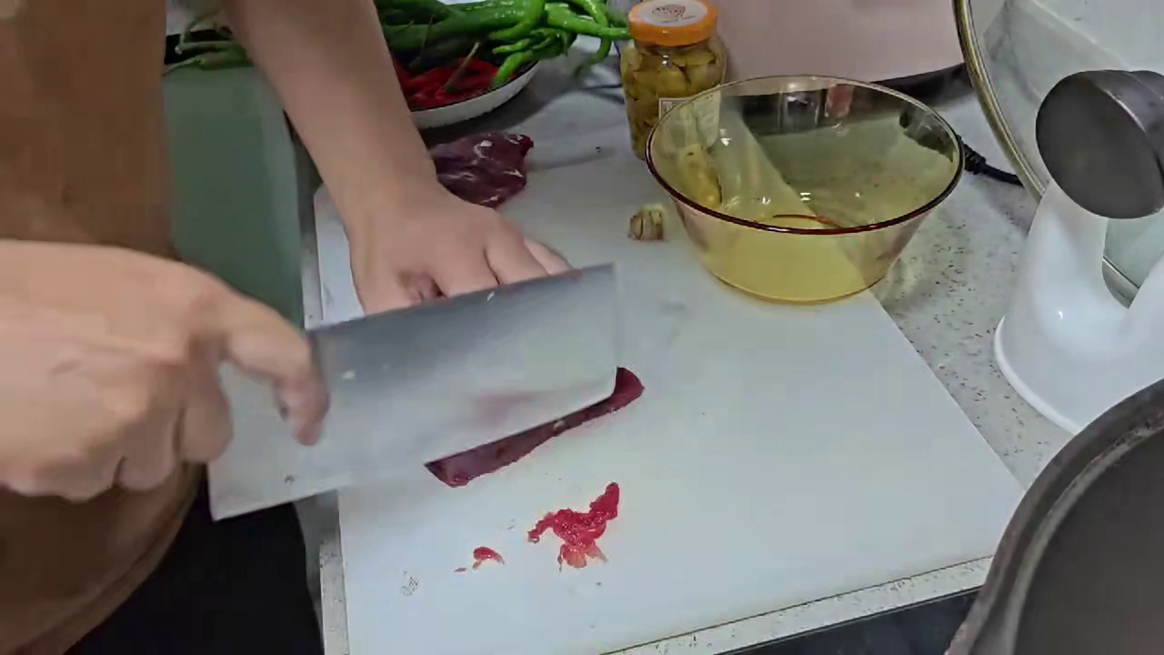 【皮皮笙深夜食堂18】北葵小炒黄牛肉，鲜辣够味，嫩而不柴