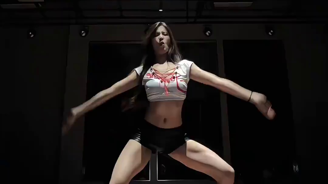 穿着自己做的Jennie同款跳extraL！！！ 妮粉开始发力 #