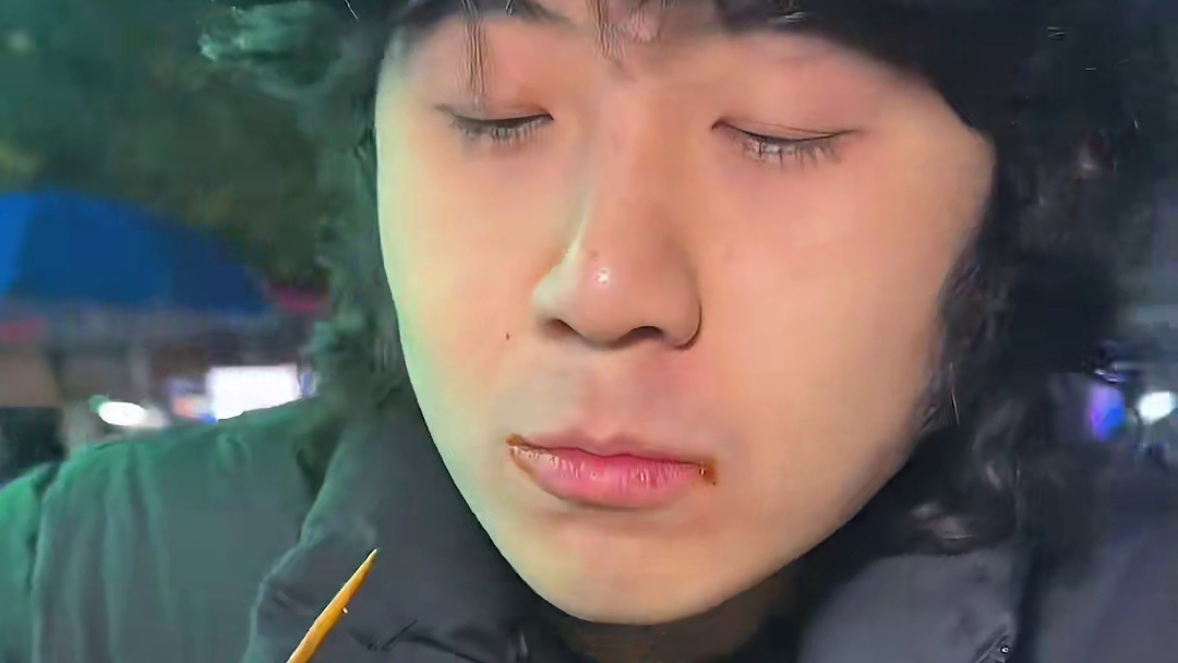 重庆街头一烤就发泡的豆干苕皮！炭火味十足