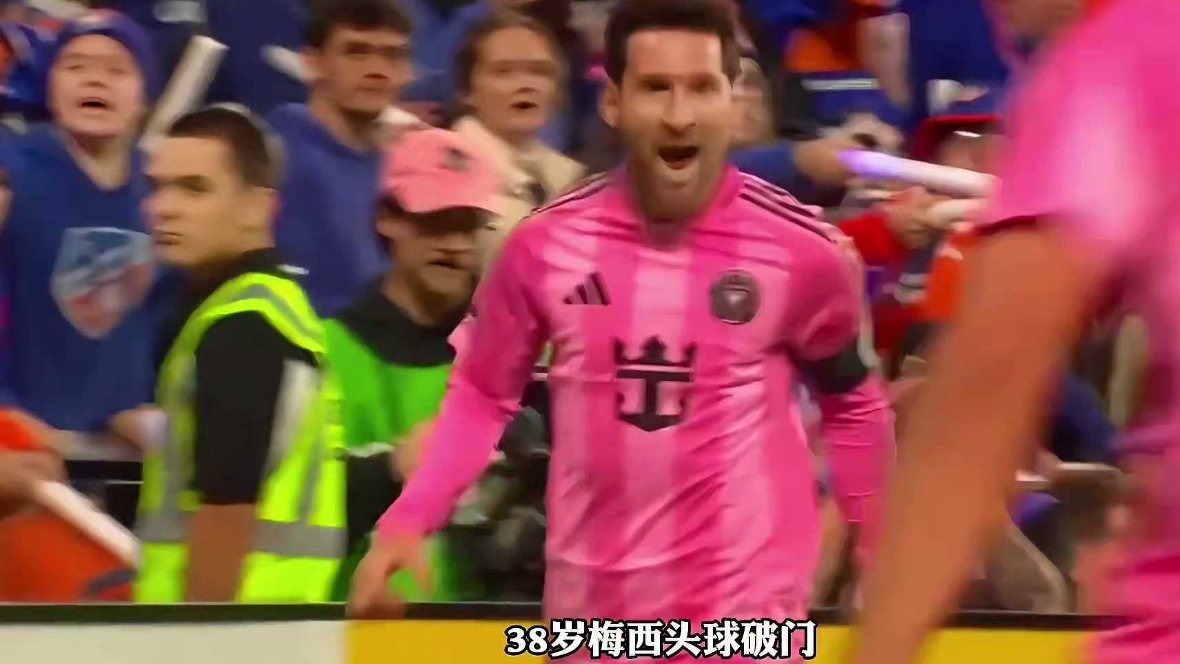 状态火热！38岁 头球破门！打入职业生涯第896球