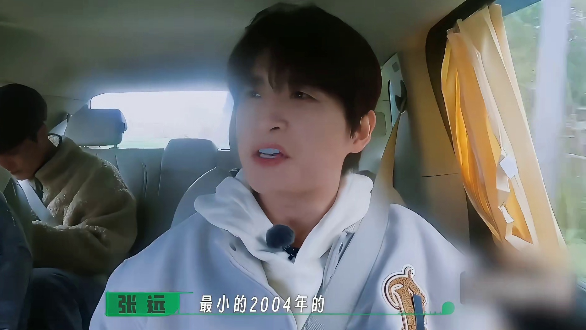 再就业男团用行动诠释了一个道理，因为自己淋过雨，所以才会尽力替别人撑伞