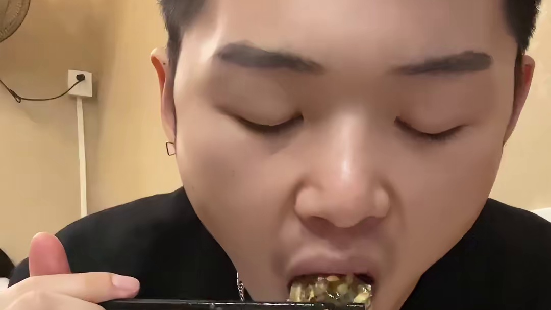 虽然很难找，但是咸蛋黄皮蛋肉丸真的好好吃，一个一口爆汁~