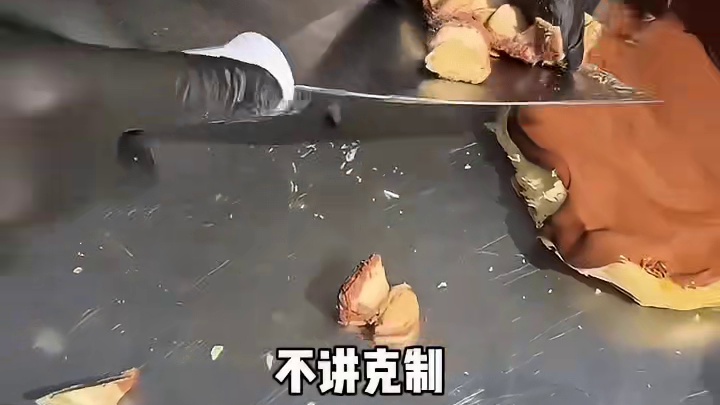 三重巧克力堆满，这可颂谁扛得住？！