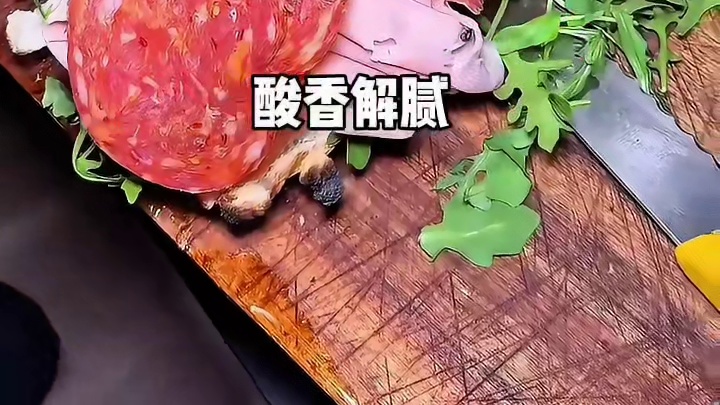 这份“肉山”三明治，谁能吃完一整个？