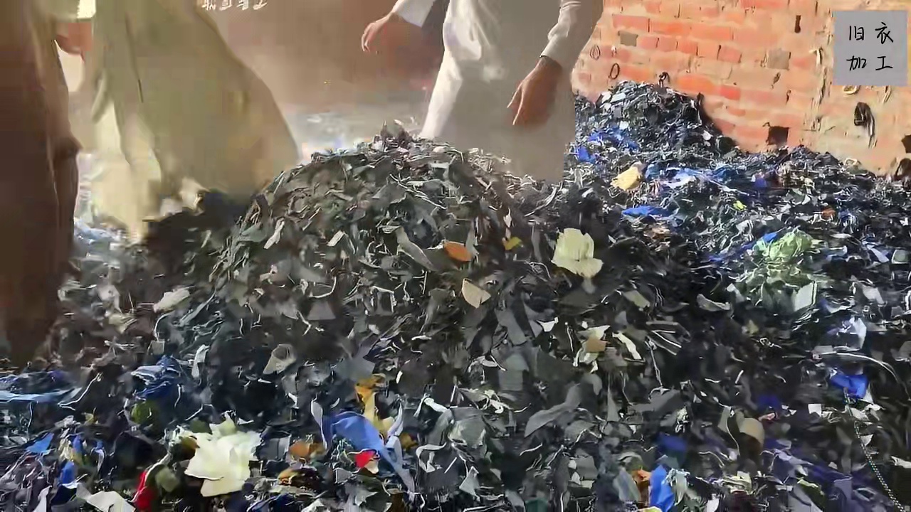 原来旧衣服被回收后竟来到这些工厂被加工成了其他东西