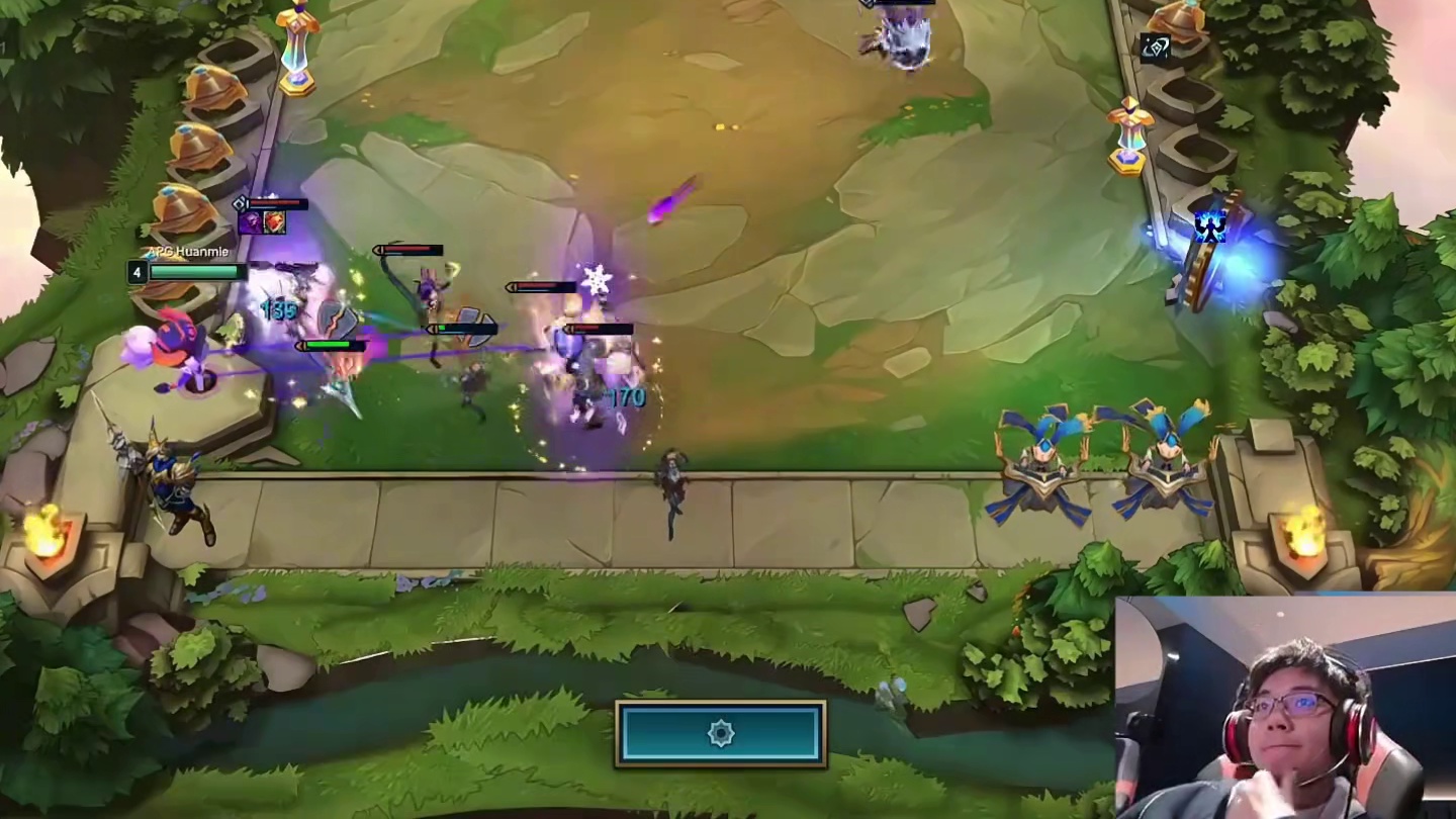 云顶也有自己的大运，这万血百吨王撞脸，谁不蒙